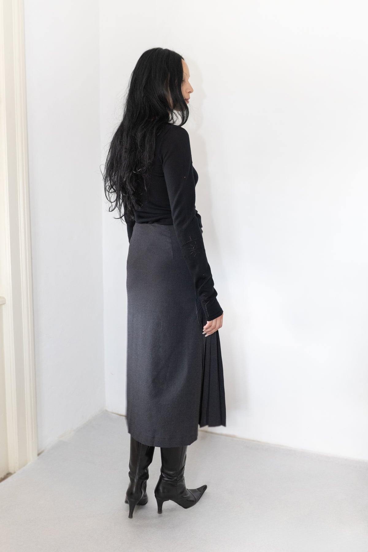 ASYMMETRIC PLEATED EMBROIDERY SKIRT DG